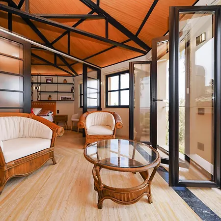 Duplex In With Pool Lägenhet